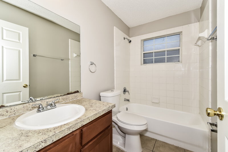 2,215/Mo, 1243 Windy Willows Dr Jacksonville, FL 32225 Bathroom View 2