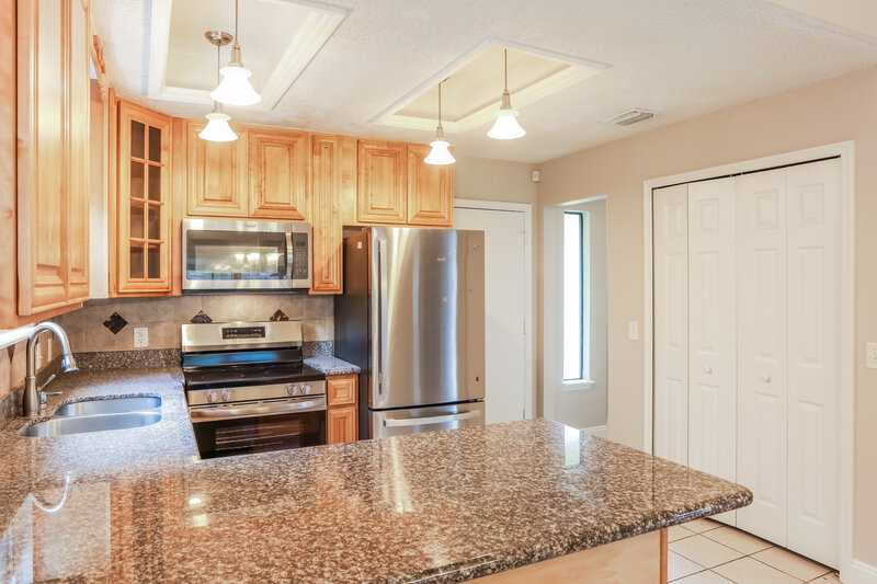 1,820/Mo, 8471 Pikes Peak Dr N. Jacksonville, FL 32244 Kitchen View 2