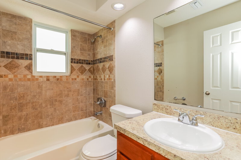 1,820/Mo, 8471 Pikes Peak Dr N. Jacksonville, FL 32244 Bathroom View