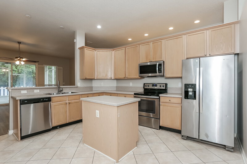 2,400/Mo, 923 Mystic Harbor Dr Jacksonville, FL 32225 Kitchen View 2