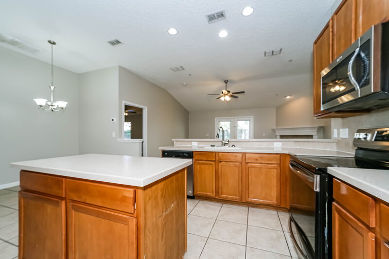 1,830/Mo, 2844 Cross Creek Dr Green Cove Springs, FL 32043 Kitchen View
