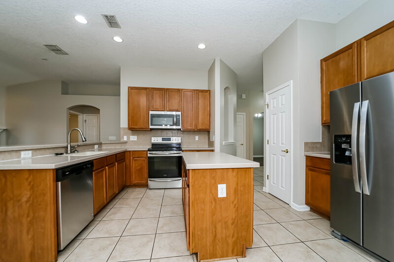 1,830/Mo, 2844 Cross Creek Dr Green Cove Springs, FL 32043 Kitchen View 2