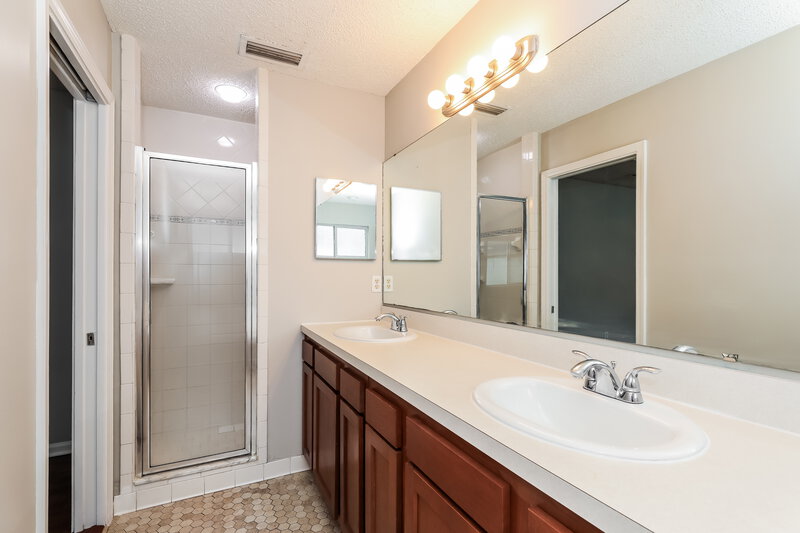 1,805/Mo, 3338 Ayrshire St Jacksonville, FL 32226 Main Bathroom View 2