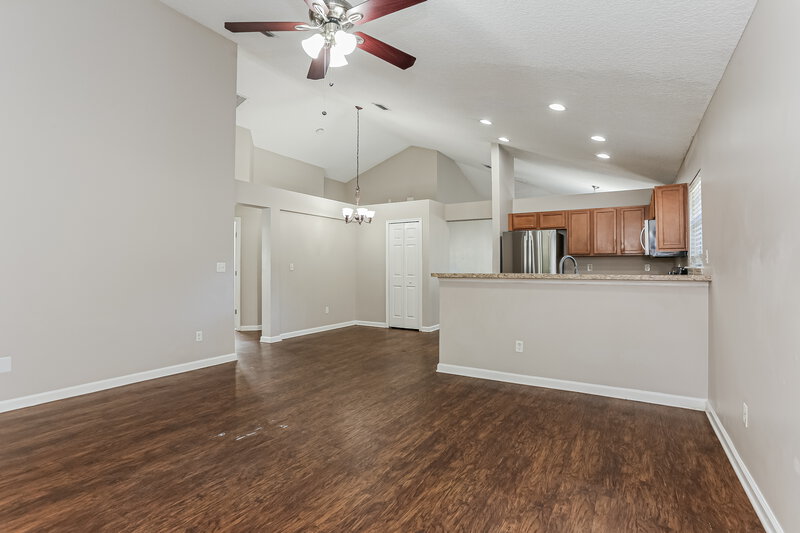 1,810/Mo, 10975 Campus Heights Ln Jacksonville, FL 32218 Family Room View 2