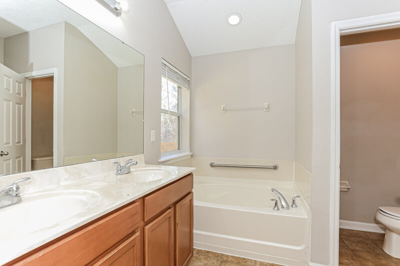 1,810/Mo, 10975 Campus Heights Ln Jacksonville, FL 32218 Main Bathroom View