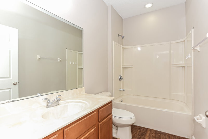 1,810/Mo, 10975 Campus Heights Ln Jacksonville, FL 32218 Bathroom View