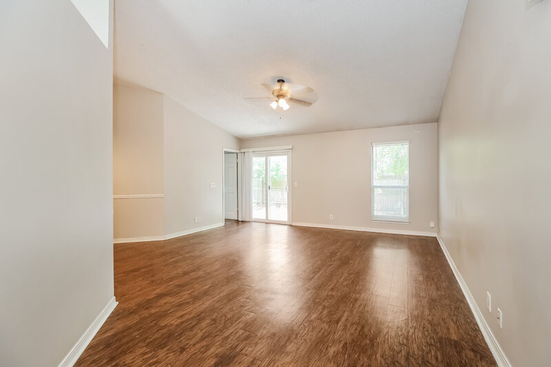 2,000/Mo, 11152 W Cloverhill Cir Jacksonville, FL 32257 Living Room View