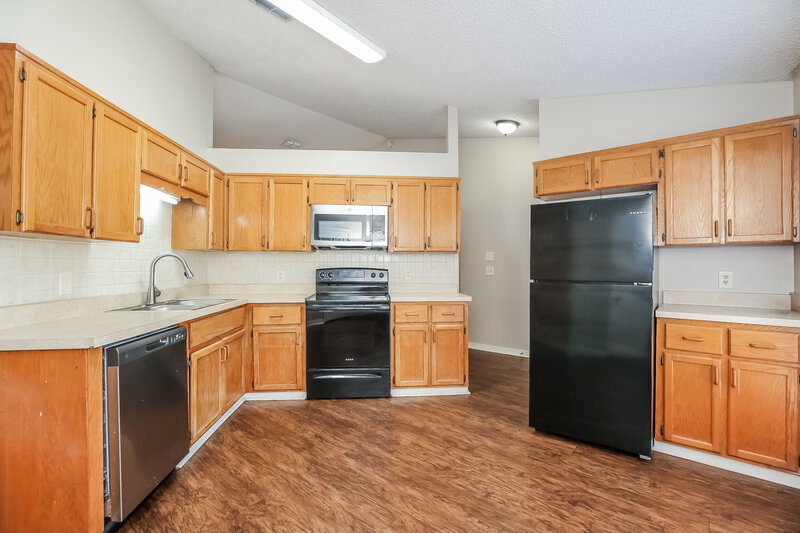 2,000/Mo, 11152 W Cloverhill Cir Jacksonville, FL 32257 Kitchen View