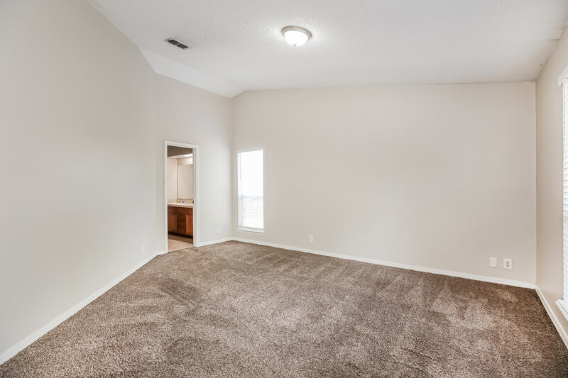 2,000/Mo, 11152 W Cloverhill Cir Jacksonville, FL 32257 Main Bedroom View 2