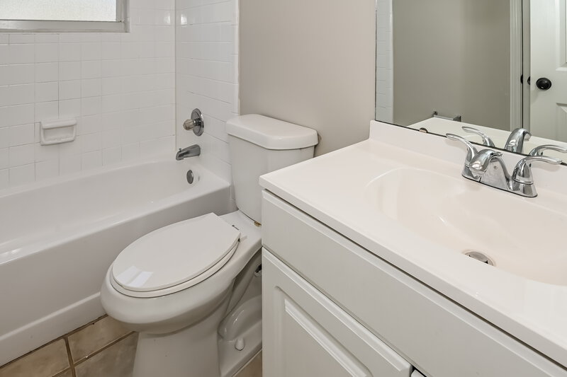 1,965/Mo, 11152 W Cloverhill Cir Jacksonville, FL 32257 Bathroom View 2