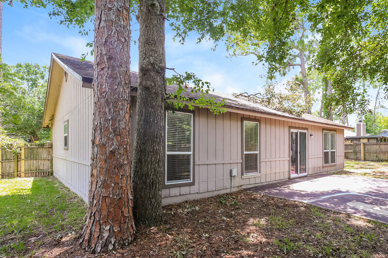 2,000/Mo, 11152 W Cloverhill Cir Jacksonville, FL 32257 Rear View