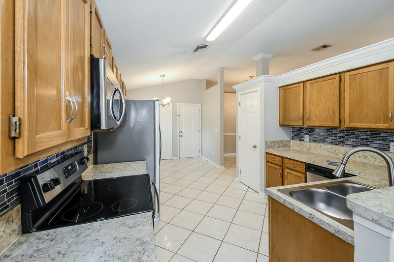 2,920/Mo, 2837 Tuscarora Trl Middleburg, FL 32068 Kitchen View 2