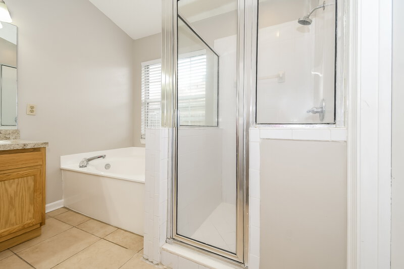 2,920/Mo, 2837 Tuscarora Trl Middleburg, FL 32068 Main Bathroom View