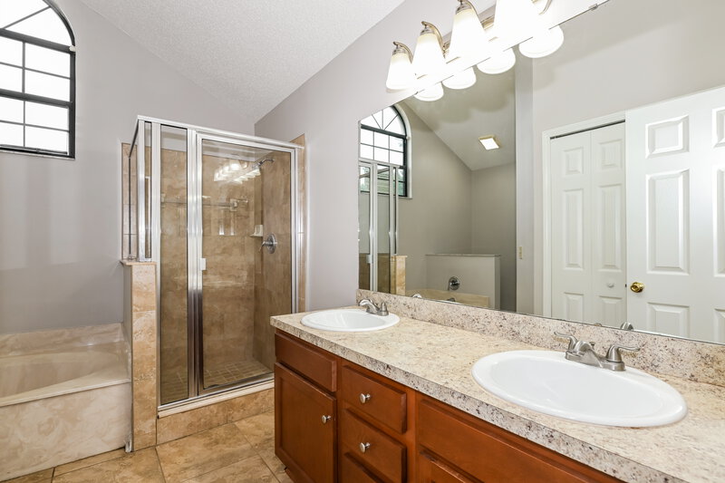 1,925/Mo, 2919 Lantana Lakes DR W Jacksonville, FL 32246 Main Bathroom View