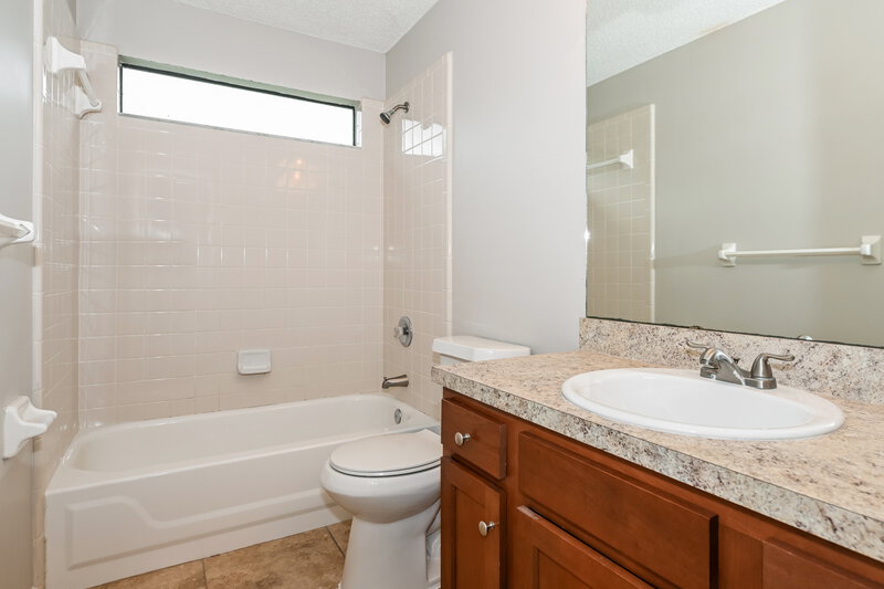 1,925/Mo, 2919 Lantana Lakes DR W Jacksonville, FL 32246 Bathroom View