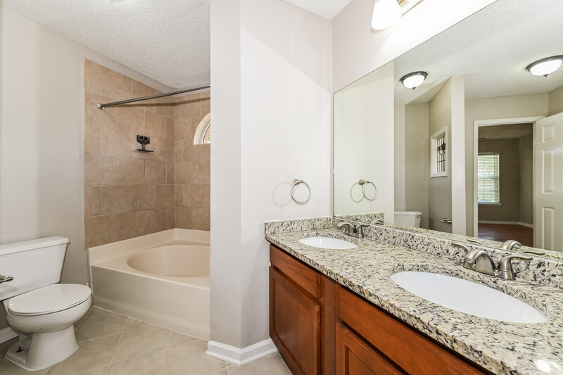 2,215/Mo, 2877 Sutton Estates Cir N (2) Jacksonville, FL 32223 Main Bathroom View