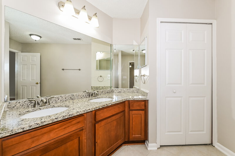 2,215/Mo, 2877 Sutton Estates Cir N (2) Jacksonville, FL 32223 Main Bathroom View 2