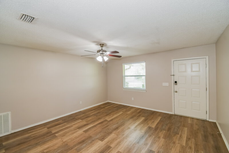 1,980/Mo, 10719 Gelding Dr Jacksonville, FL 32257 Living Room View