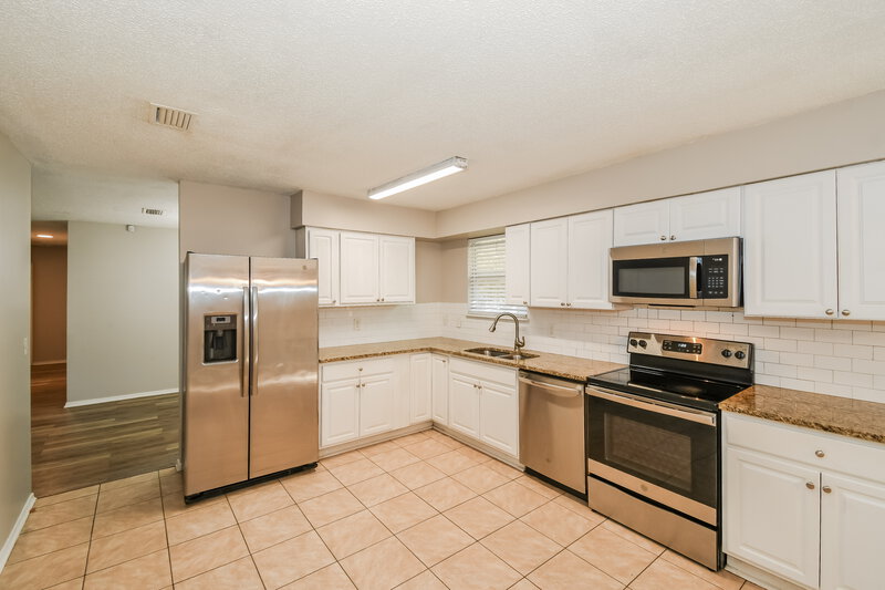 1,980/Mo, 10719 Gelding Dr Jacksonville, FL 32257 Kitchen View