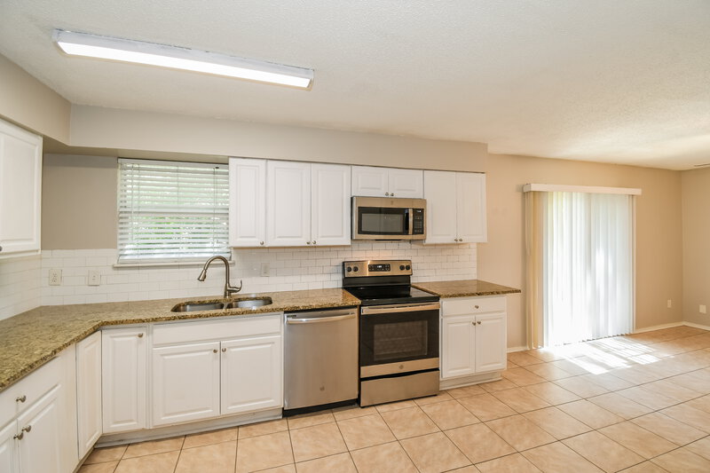 1,980/Mo, 10719 Gelding Dr Jacksonville, FL 32257 Kitchen View 2