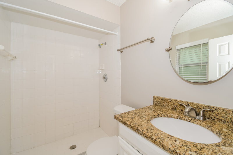1,980/Mo, 10719 Gelding Dr Jacksonville, FL 32257 Main Bathroom View