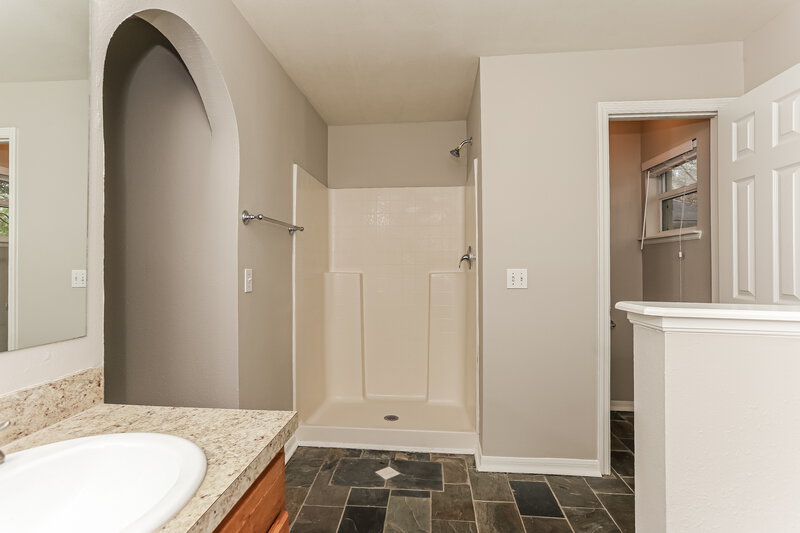 1,920/Mo, 12202 Glen Hollow Dr Jacksonville, FL 32226 Main Bathroom View 2