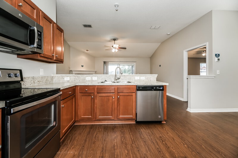 2,035/Mo, 2675 Creek Ridge Dr Green Cove Springs, FL 32043 Kitchen View