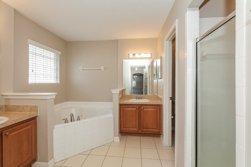 2,285/Mo, 14081 Bradley Cove Rd Jacksonville, FL 32218 Main Bathroom View