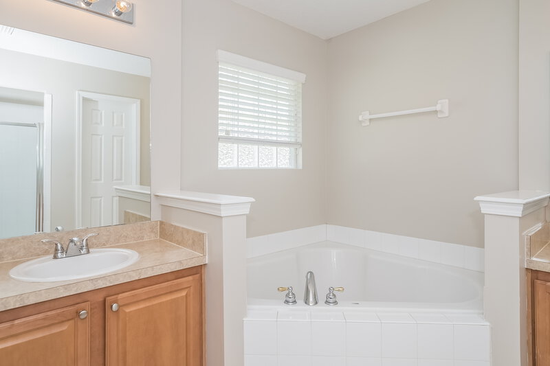 3,290/Mo, 14081 Bradley Cove Rd Jacksonville, FL 32218 Bathroom View