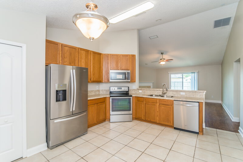 2,025/Mo, 536 Bay Hawk Ct Orange Park, FL 32073 Kitchen View 2