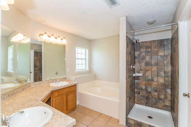 2,025/Mo, 536 Bay Hawk Ct Orange Park, FL 32073 Master Bathroom View