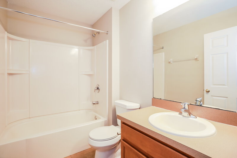 1,735/Mo, 635 Sunny Stroll Dr Middleburg, FL 32068 Main Bathroom View