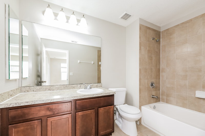 2,260/Mo, 829 Celebration Ln Middleburg, FL 32068 Bathroom View