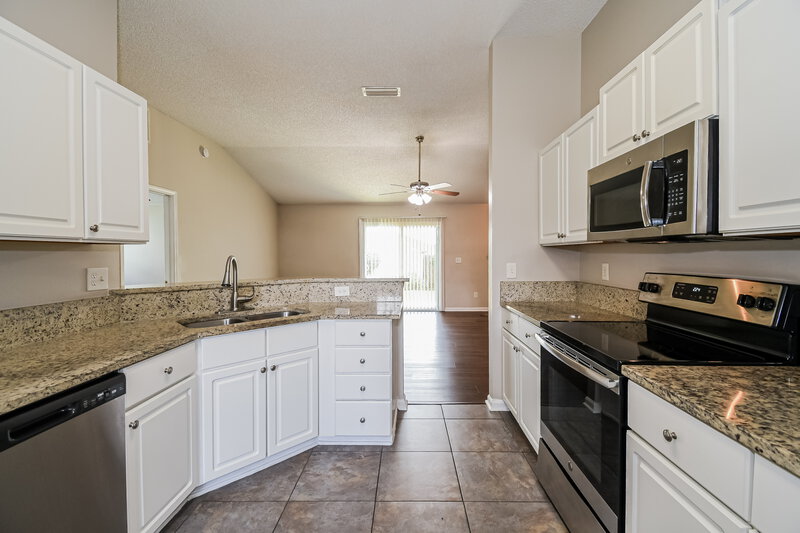 1,815/Mo, 557 Fallen Timbers Dr Orange Park, FL 32073 Kitchen View