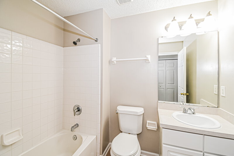 1,815/Mo, 557 Fallen Timbers Dr Orange Park, FL 32073 Bathroom View