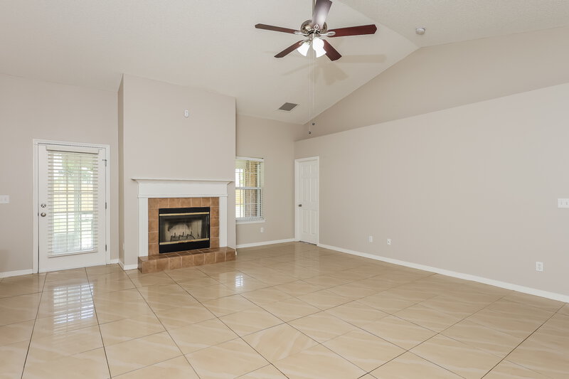 2,245/Mo, 3209 Silverado Cir Green Cove Springs, FL 32043 Living Room View