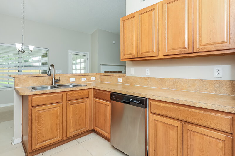 2,245/Mo, 3209 Silverado Cir Green Cove Springs, FL 32043 Kitchen View 2