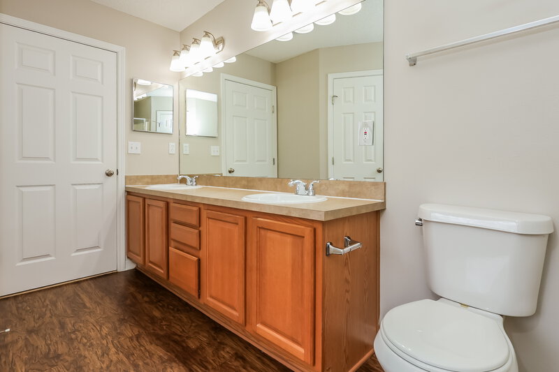 2,245/Mo, 3209 Silverado Cir Green Cove Springs, FL 32043 Main Bathroom View