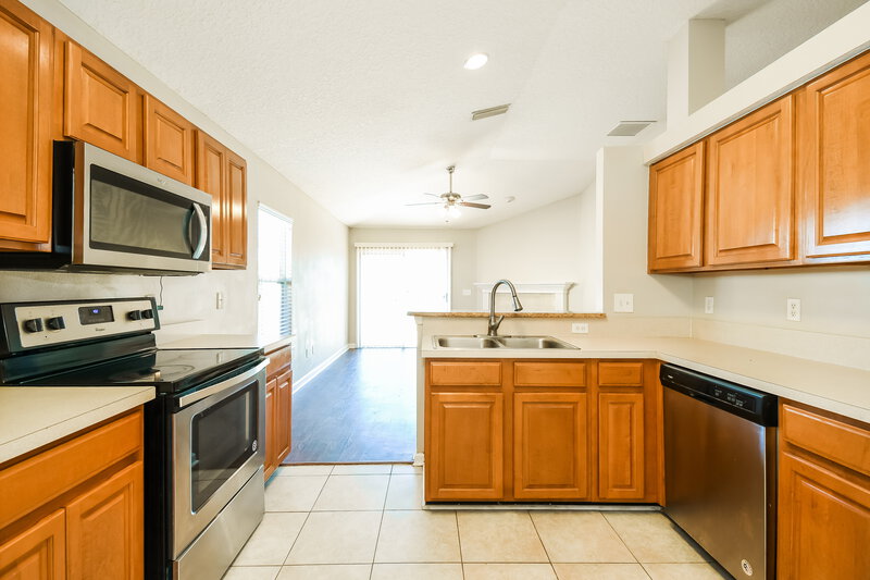 1,820/Mo, 12561 Brahma Bull Cir W Jacksonville, FL 32226 Kitchen View 2
