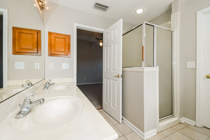 1,820/Mo, 12561 Brahma Bull Cir W Jacksonville, FL 32226 Main Bathroom View 2