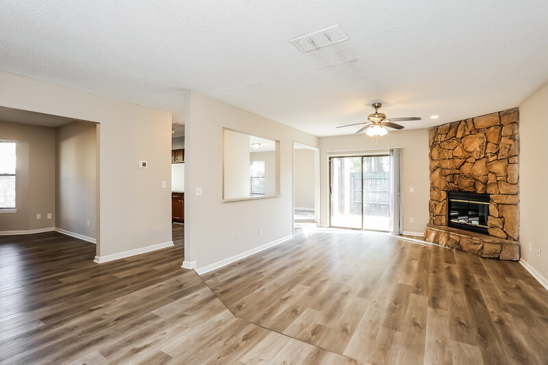 2,990/Mo, 4355 E Pine Inlet St Jacksonville, FL 32277 Living Room View 2
