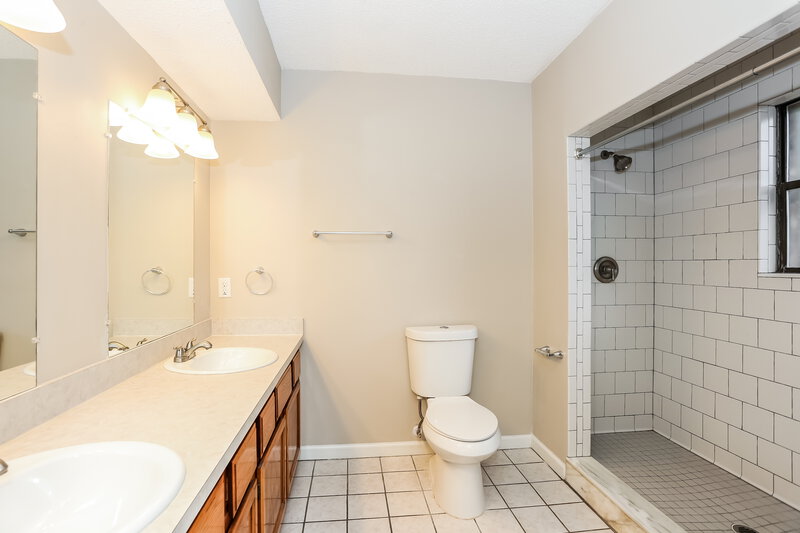 2,990/Mo, 4355 E Pine Inlet St Jacksonville, FL 32277 Main Bathroom View