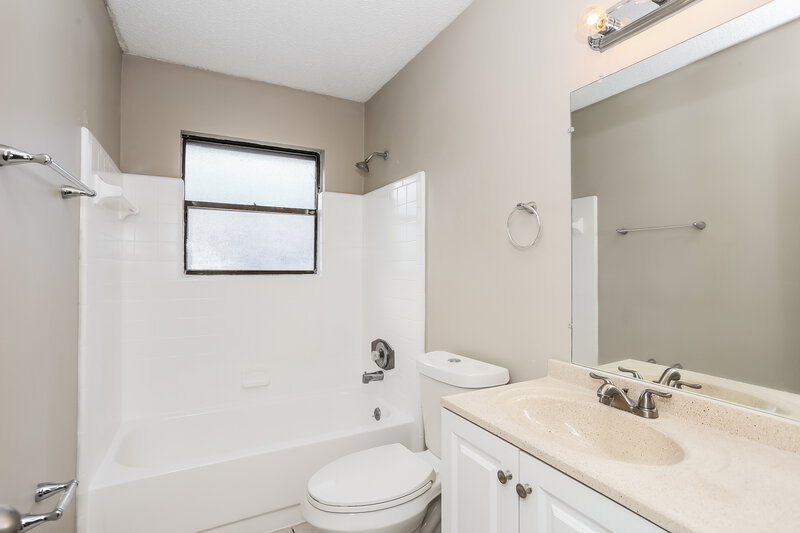 2,990/Mo, 4355 E Pine Inlet St Jacksonville, FL 32277 Bathroom View