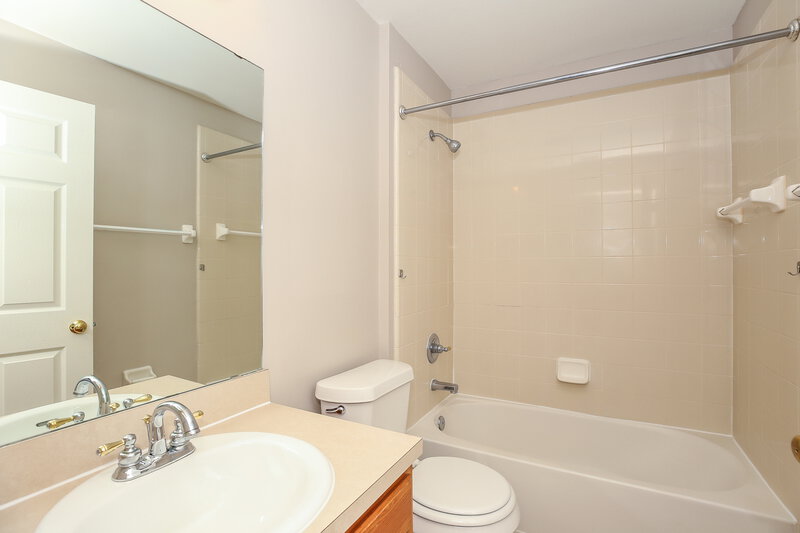 2,060/Mo, 3559 White Cow Ct Jacksonville, FL 32226 Bathroom View