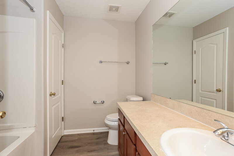 1,815/Mo, 2267 Brian Lakes Dr E Jacksonville, FL 32221 Bathroom View