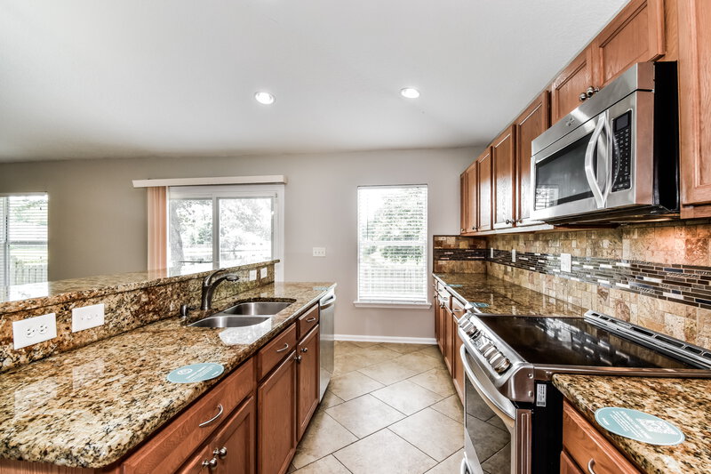 1,940/Mo, 955 Morning Light Rd Jacksonville, FL 32218 Kitchen View 2
