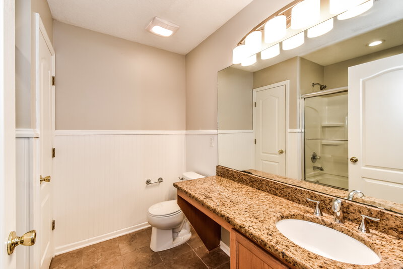 1,940/Mo, 955 Morning Light Rd Jacksonville, FL 32218 Bathroom View