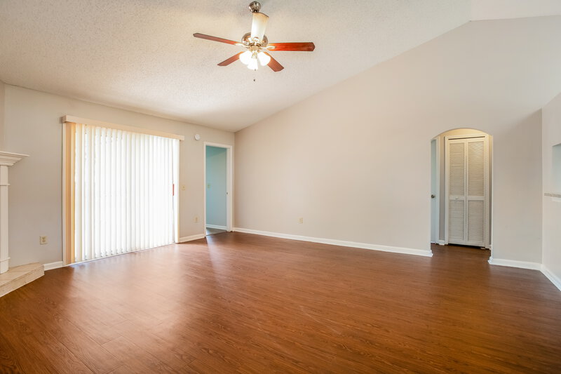1,950/Mo, 3268 Avalon Dr Green Cove Springs, FL 32043 Living Room View