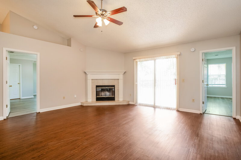 1,950/Mo, 3268 Avalon Dr Green Cove Springs, FL 32043 Living Room View 2