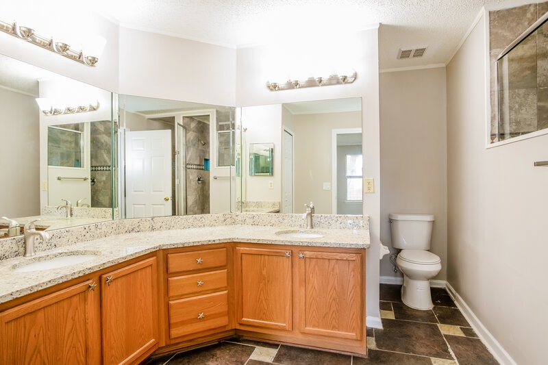 1,950/Mo, 3268 Avalon Dr Green Cove Springs, FL 32043 Main Bathroom View